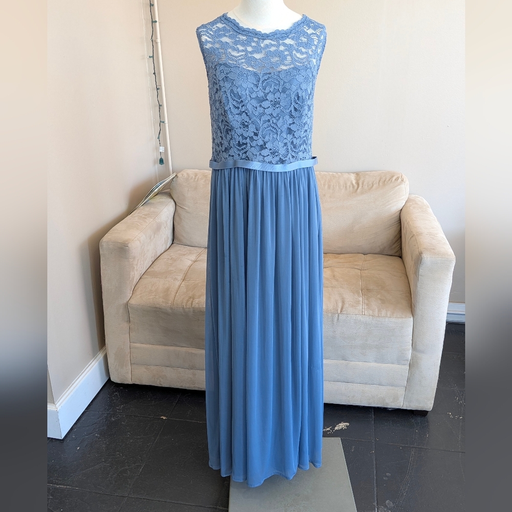 Elegant Blue Lace Evening Gown
